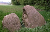 9: De to Mandbjerghøj-sten set fra vest.