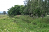 Munkekanalen øst for Øm Kloster ses stadig tydeligt i landskabet.