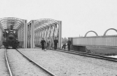 Foto fra syd af den genopførte kassebro fra 1862 samt de to gitterbroer fra 1908,som fjernedes i 1952.